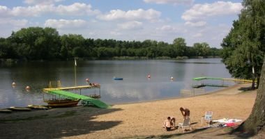 Plaża w Borzątwi nad Jeziorem Kłeckim, Świniarskim