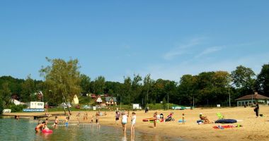 Plaża w Długiem nad Jeziorem Lipie