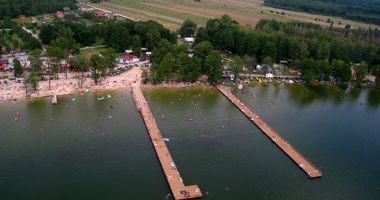 Plaża przy GOSiR w Firleju nad Jeziorem Firlej