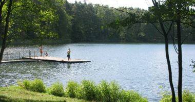 Plaża w Dargomyślu-Dębnie nad Jeziorem Duszatyń