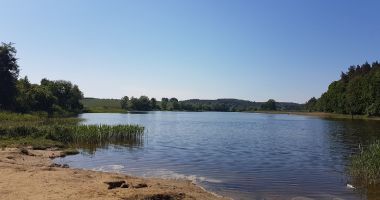 Plaża w Lubiszewie Tczewskim nad Jeziorem Rokickim