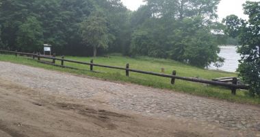 Plaża w Krzynkach nad Jeziorem Pełcz
