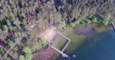 Plaża przy Polu Namiotowym Wiartel Mały nad Jeziorem Wiartel