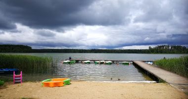 Plaża przy Domkach Letniskowych w Jabłoni nad Jeziorem Brzozolasek