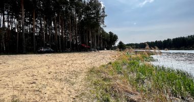 Plaża w Ostrowach nad Okszą na Zalewie Ostrowy