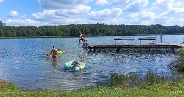 Plaża w Złotym Potoku nad Jeziorem Złoty Potok
